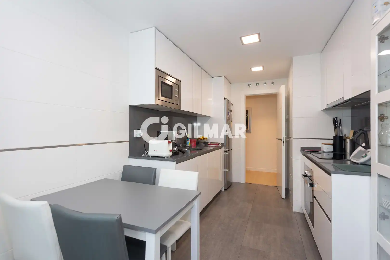 Cocina de Piso en venta en Madrid con Calefacción, Trastero y Piscina