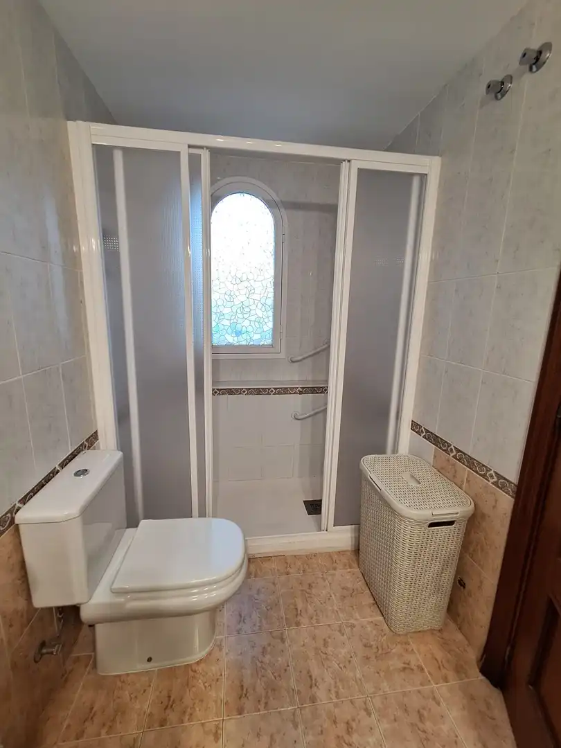 Baño de Casa adosada en venta en Marbella con Aire acondicionado, Jardín privado y Terraza