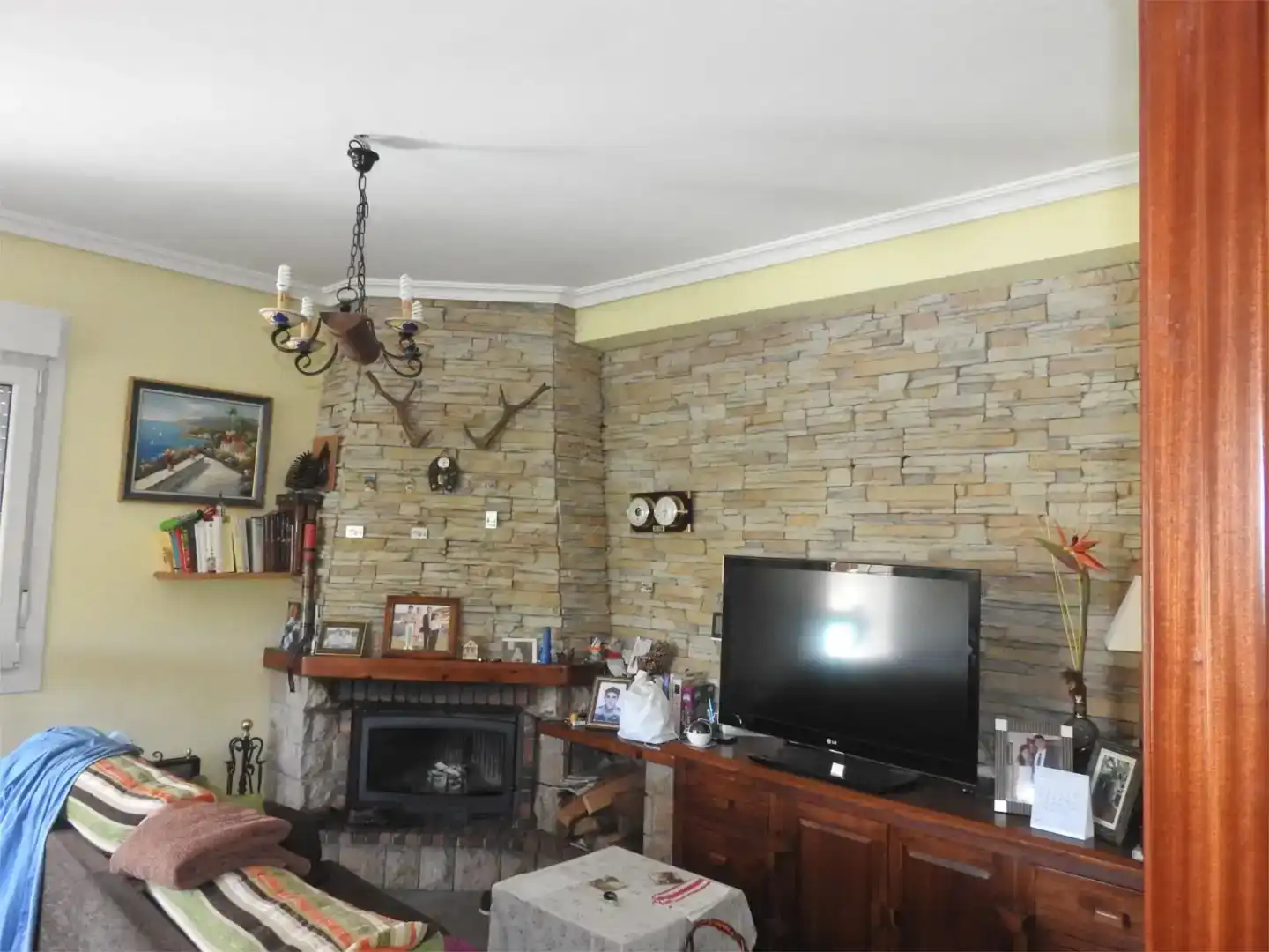 Sala d'estar de Casa o xalet en venda en Valle de Tobalina amb Balcó