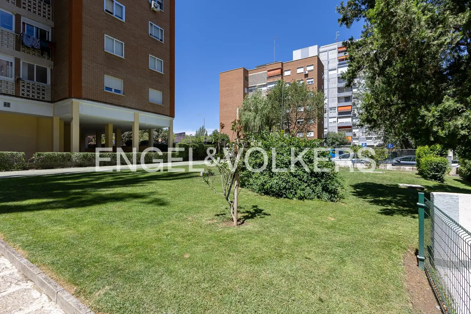 Außenansicht von Wohnung zum Verkauf in Móstoles mit Klimaanlage, Heizung und Terrasse