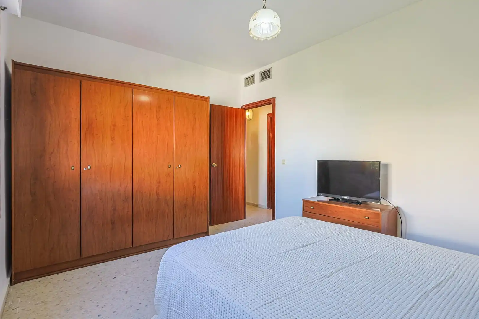 Bedroom of Flat for sale in Sevilla  with Air Conditioner and Furnished