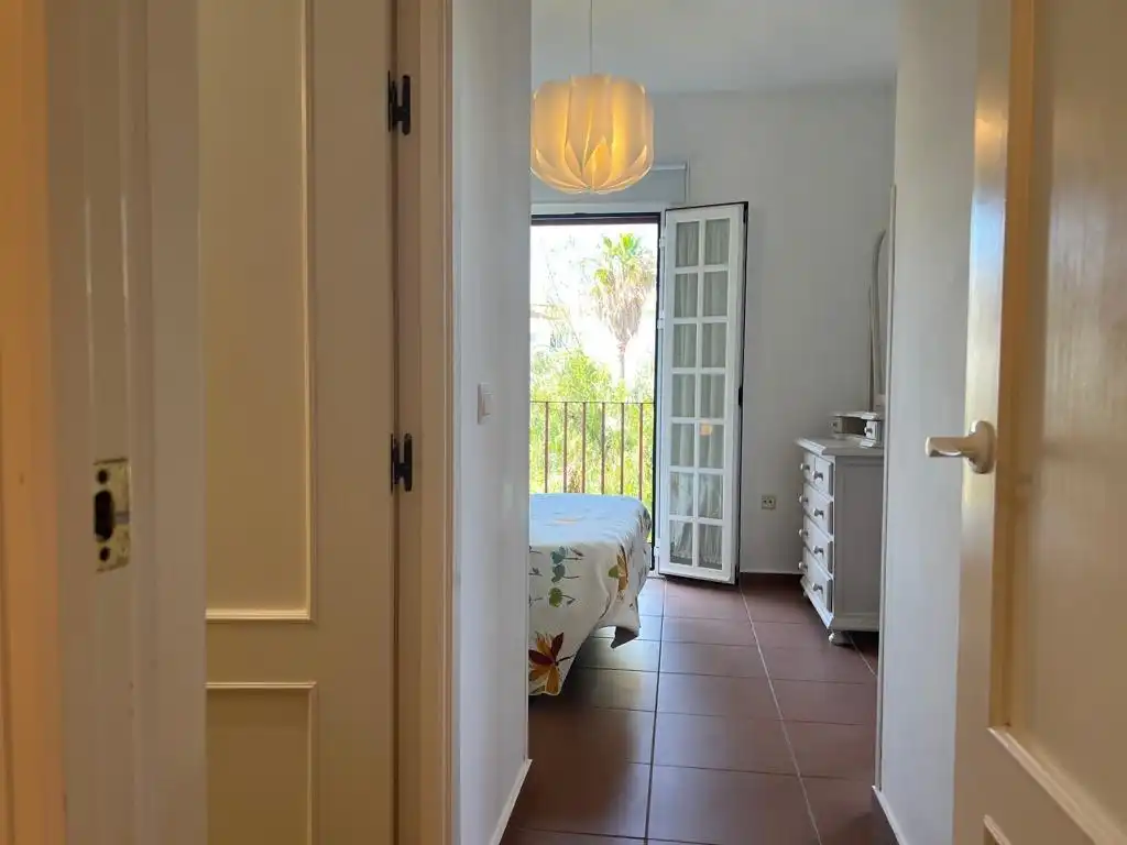 Habitación de Apartamento de alquiler en Rota con Jardín privado, Terraza y Amueblado