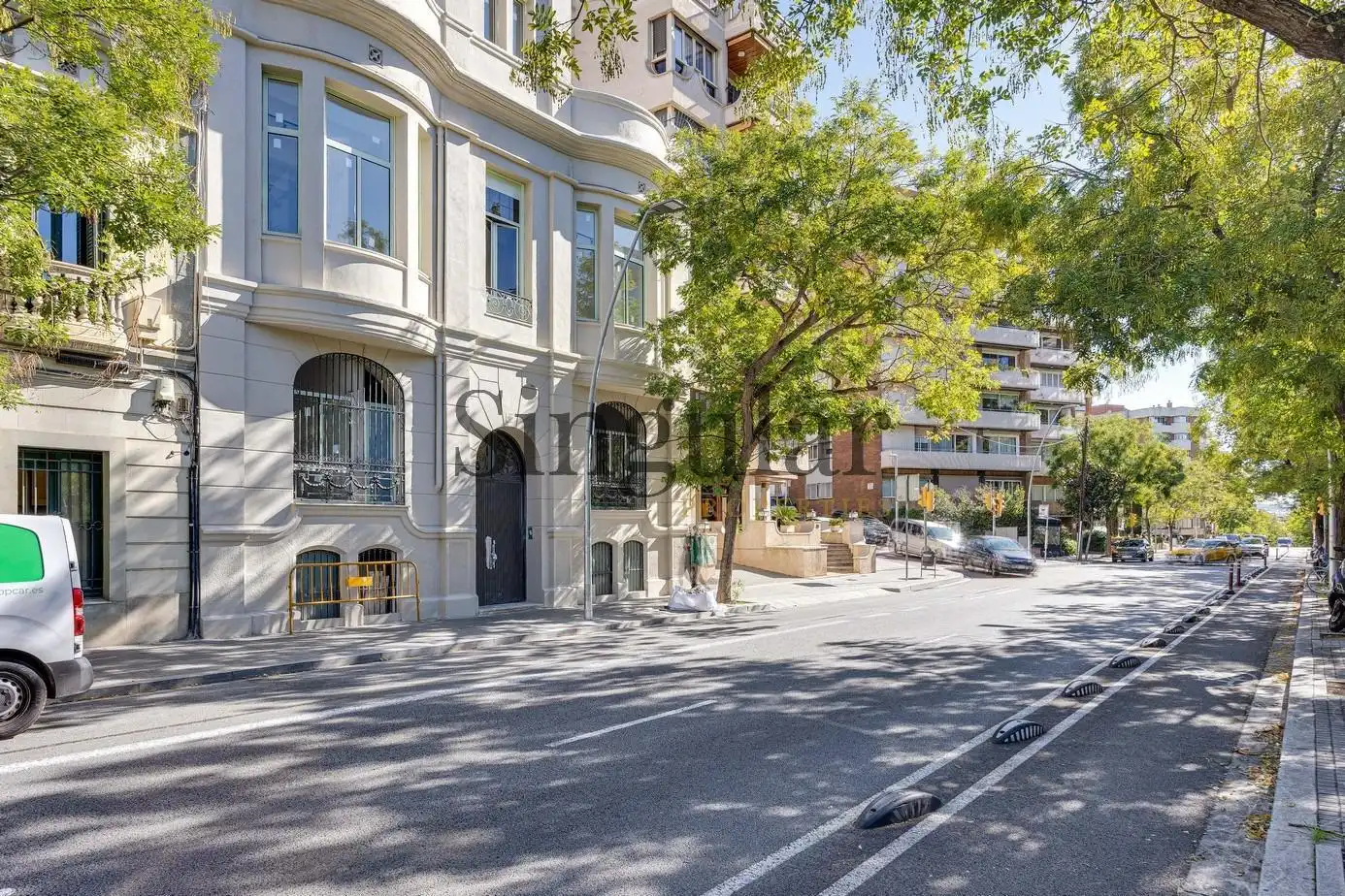 Vista exterior de Edificio en venta en Barcelona