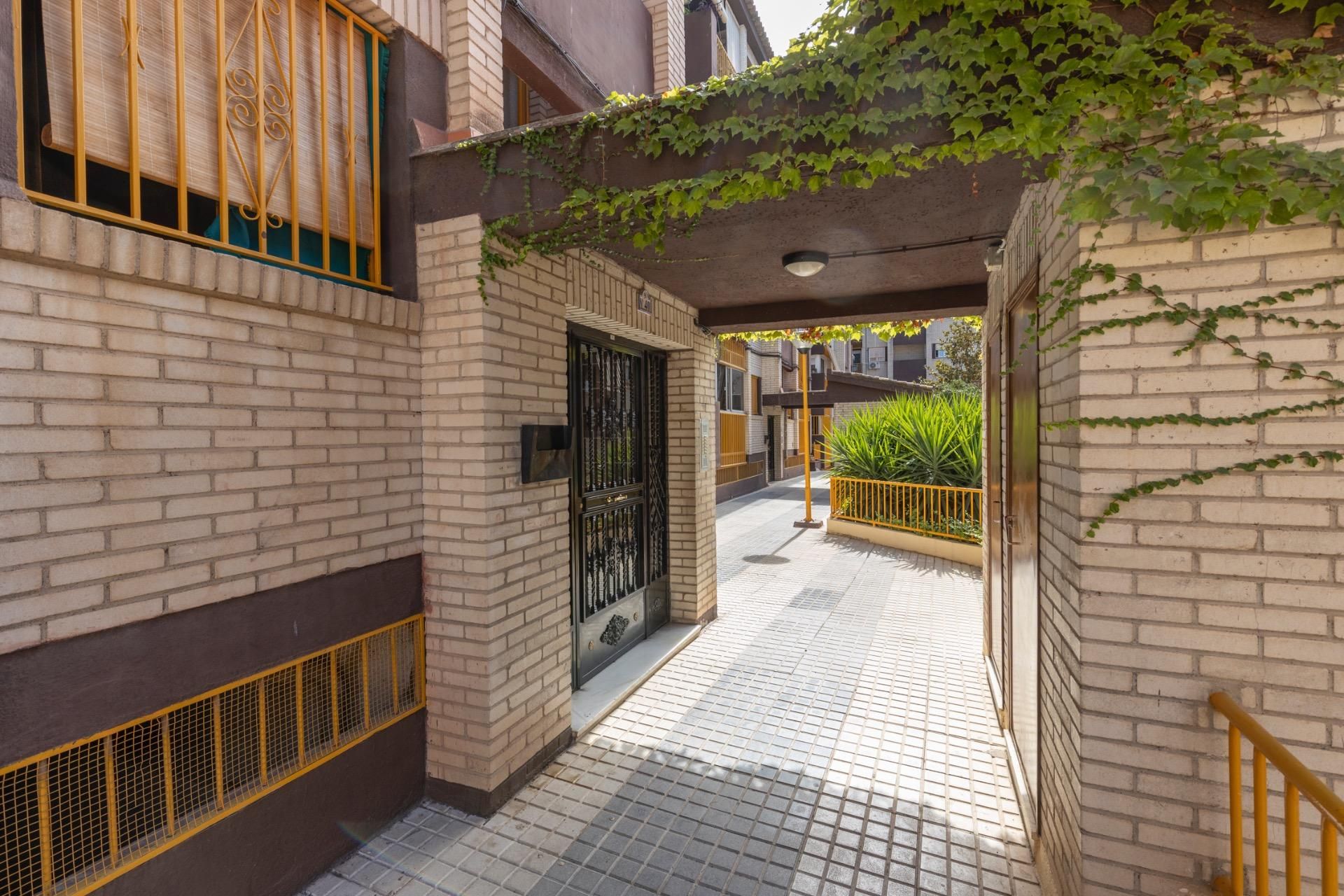 Exterior view of Flat for sale in  Granada Capital  with Heating and Balcony