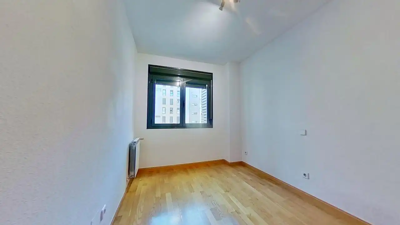 Bedroom of Flat for rent in Madrid  with Air Conditioner, Heating and Private garden
