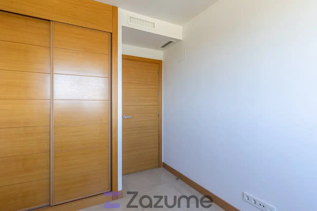 Bedroom of Flat for rent in Madrid  with Air Conditioner, Private garden and Terrace