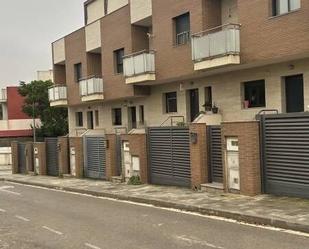 Exterior view of Single-family semi-detached for sale in Vilanova i la Geltrú  with Private garden, Terrace and Balcony