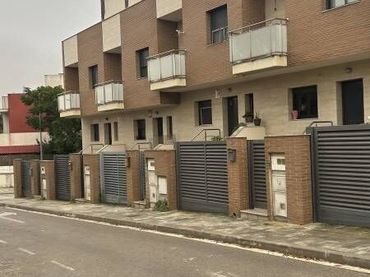 Casa a schiera con balcone in vendita a Calle PODADORA