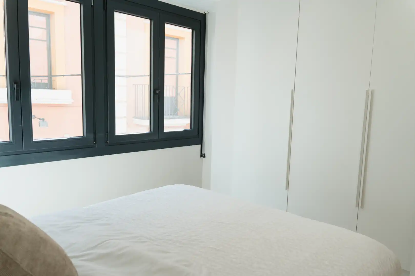 Dormitori de Casa adosada en venda en Figueres amb Terrassa, Balcó i Internet