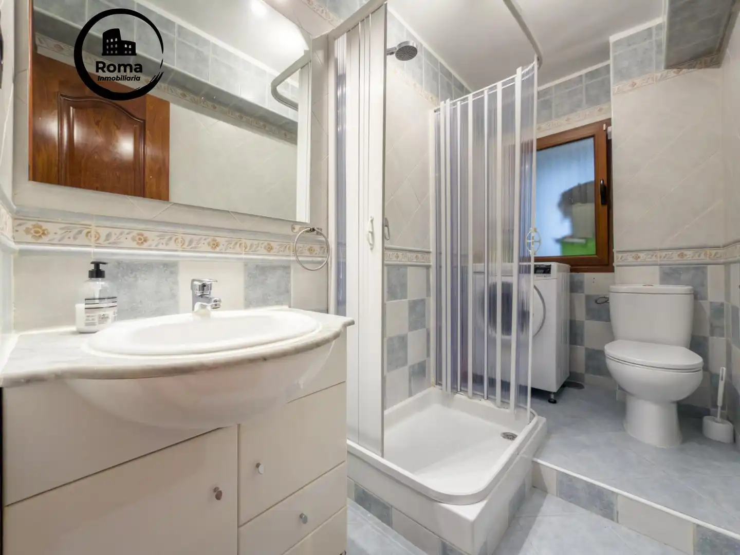 Bathroom of Flat for sale in Armilla  with Air Conditioner, Terrace and Balcony