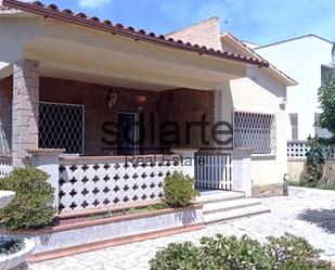 Vista exterior de Casa o xalet en venda en Castelldefels amb Calefacció i Terrassa