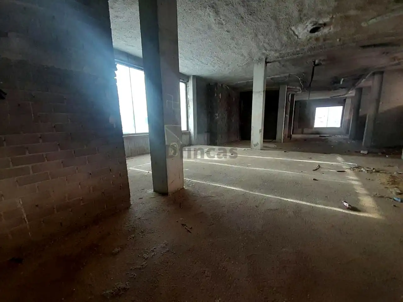 Local comercial en venda a De Luis Buñuel, imagen 5