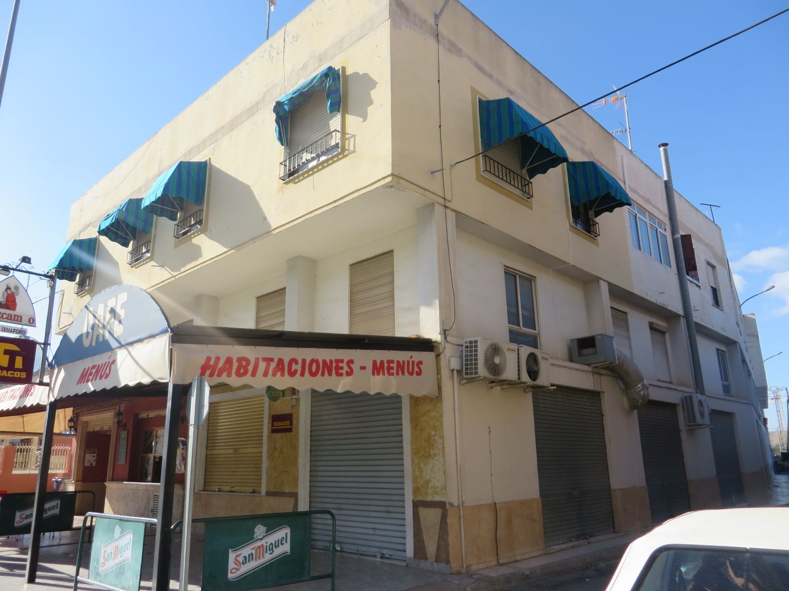 Vista exterior de Local en venta en Redován
