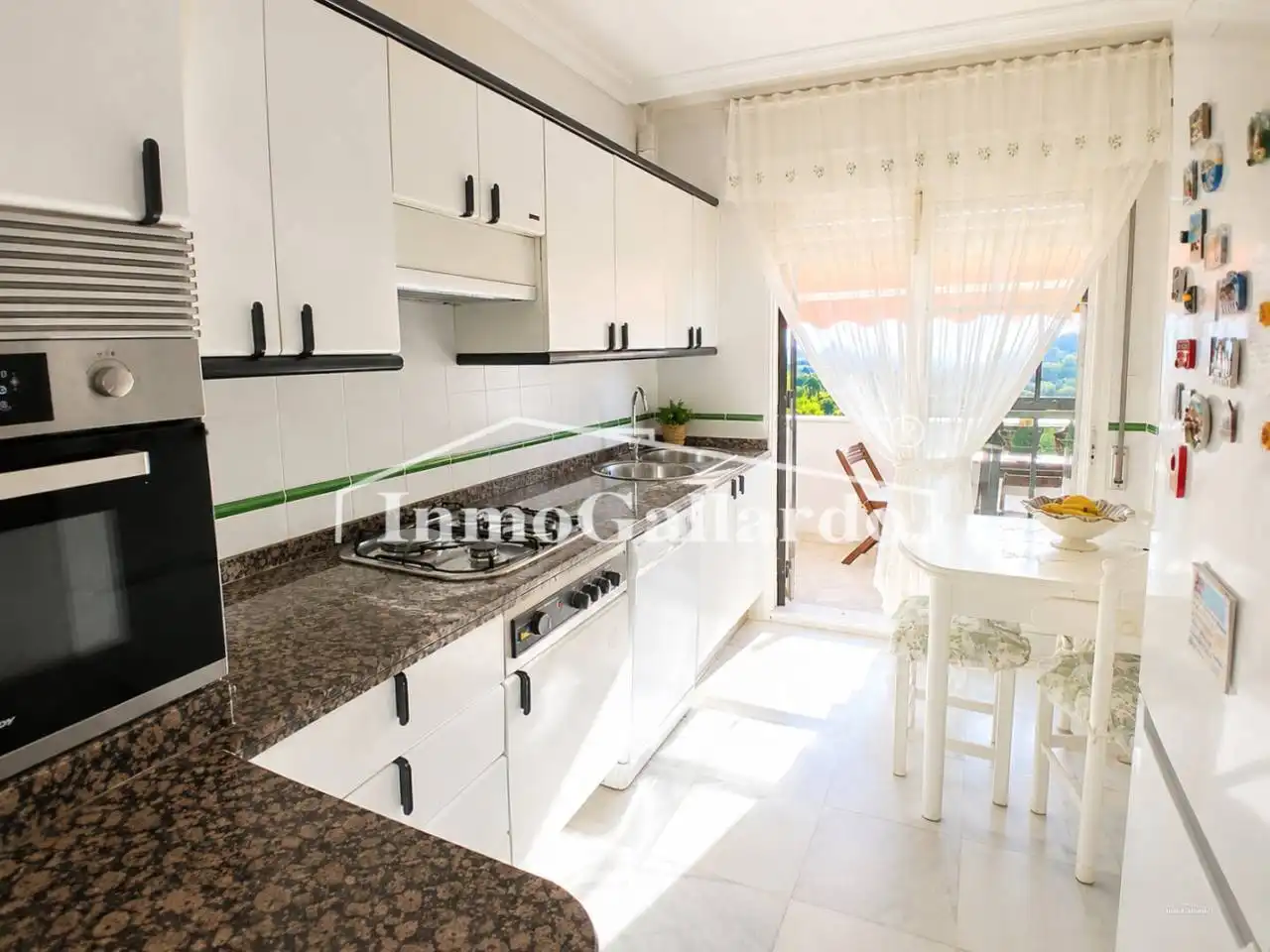 Cocina de Casa adosada en venta en Málaga con Aire acondicionado, Terraza y Piscina comunitaria