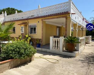 Vista exterior de Casa o xalet de lloguer en Llíria amb Terrassa i Piscina