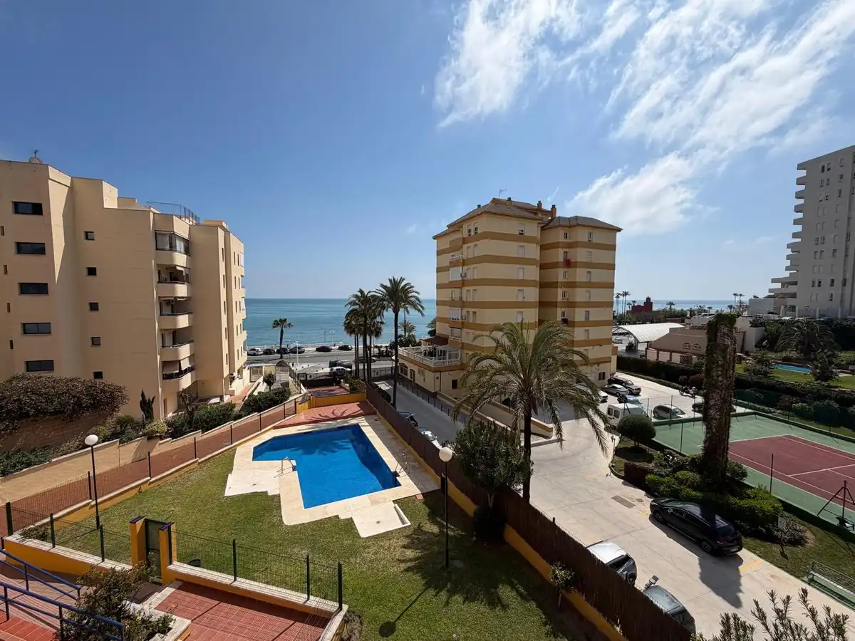 Apartamento con piscina en venta en Arroyo de la Miel, imagen 12