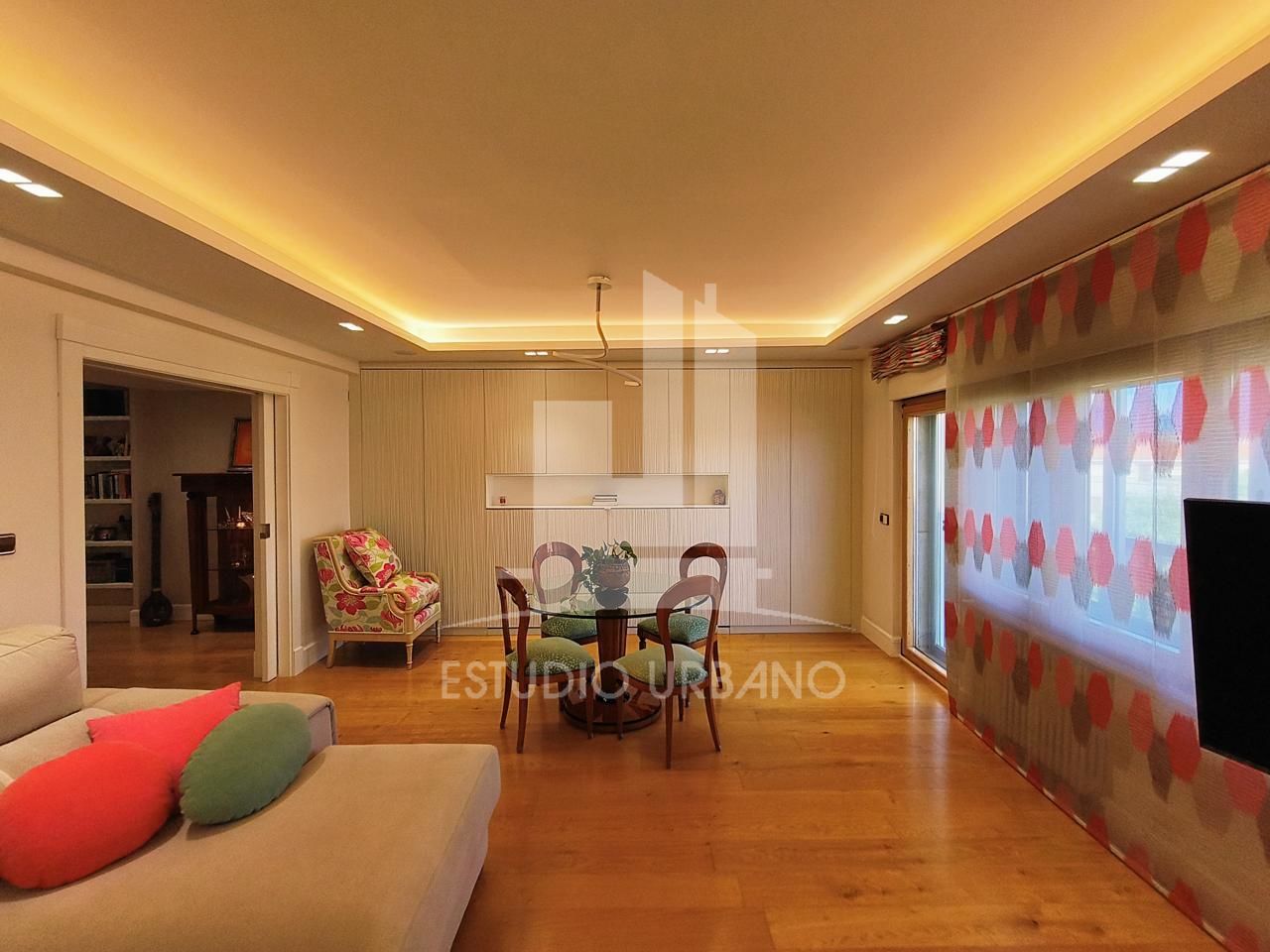 Living room of Flat for sale in Salamanca Capital  with Air Conditioner, Heating and Balcony