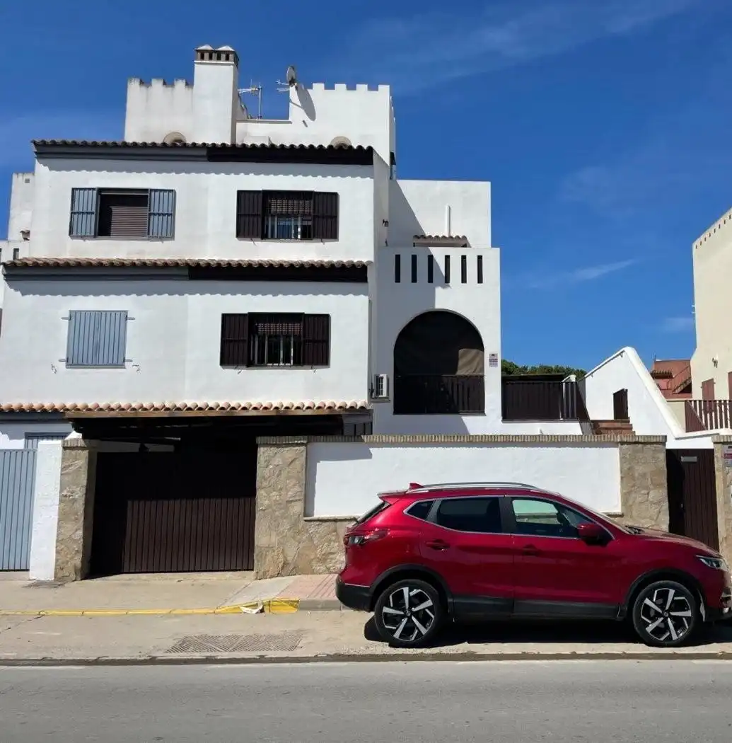 Vista exterior de Casa adosada en venda en Sanlúcar de Barrameda amb Aire condicionat