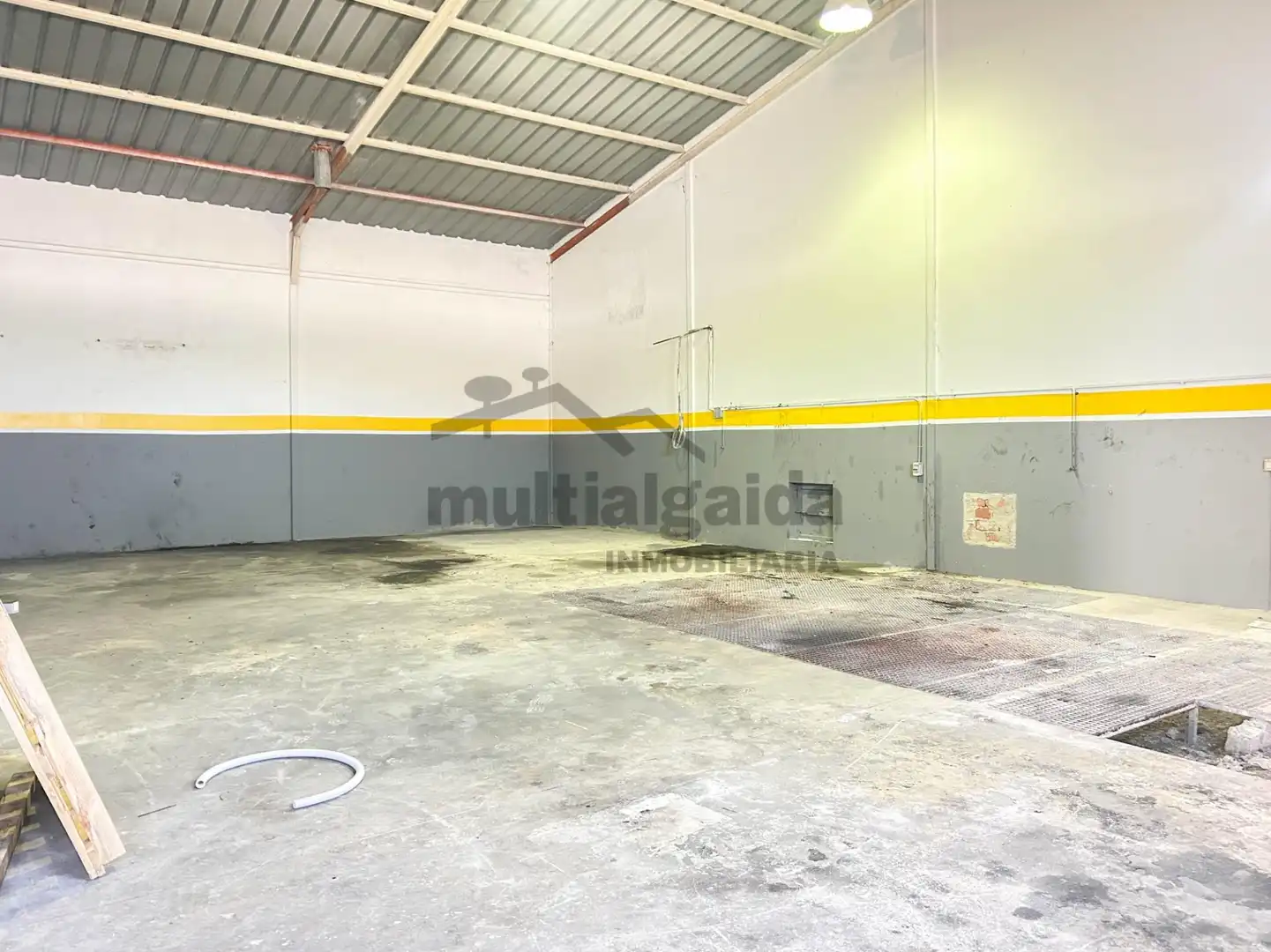 Nau industrial en venda a Monteolivete - Camino Sevilla
