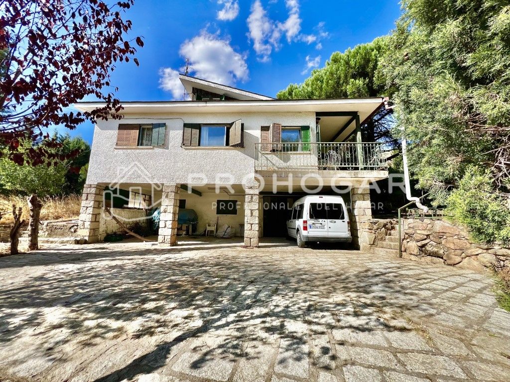 Exterior view of House or chalet for sale in Bustarviejo