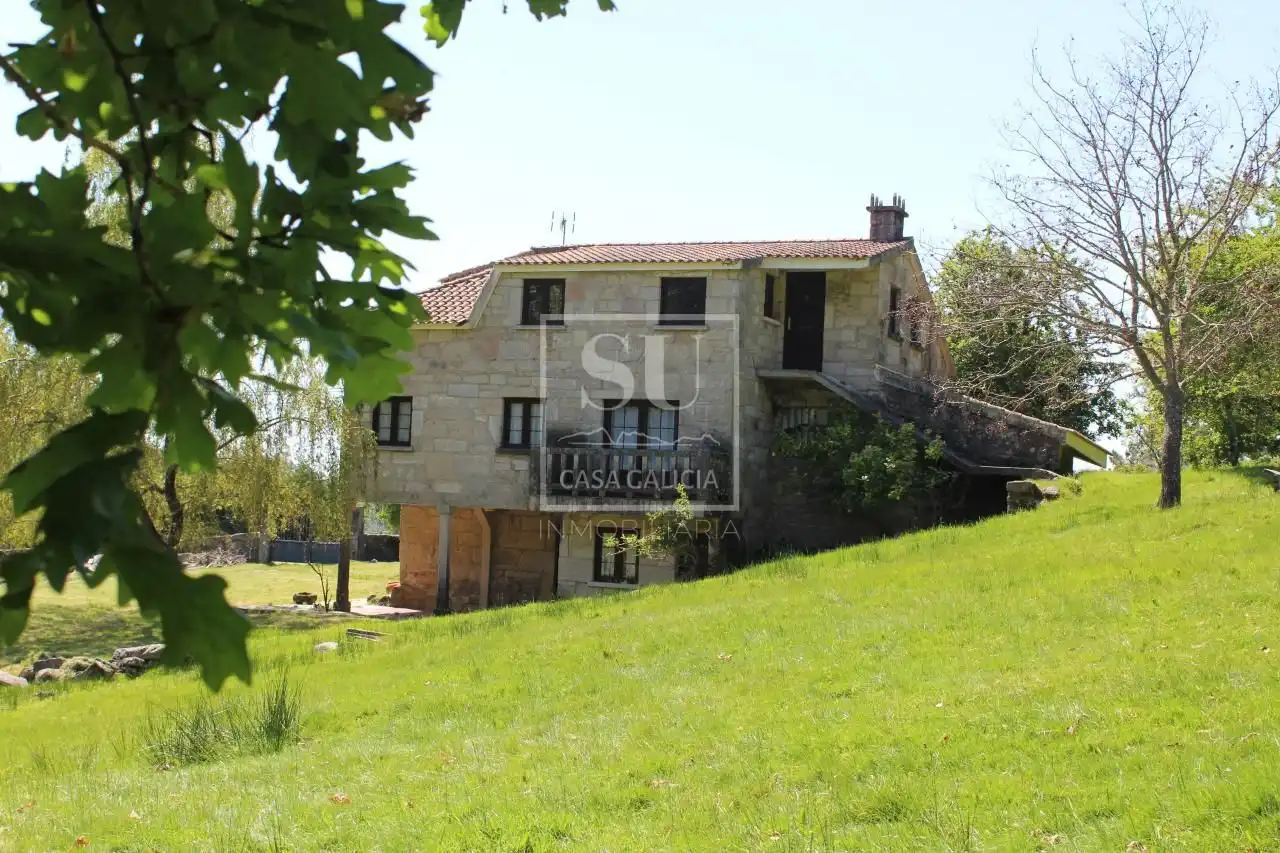 Außenansicht von Country house zum Verkauf in A Lama   mit Privatgarten