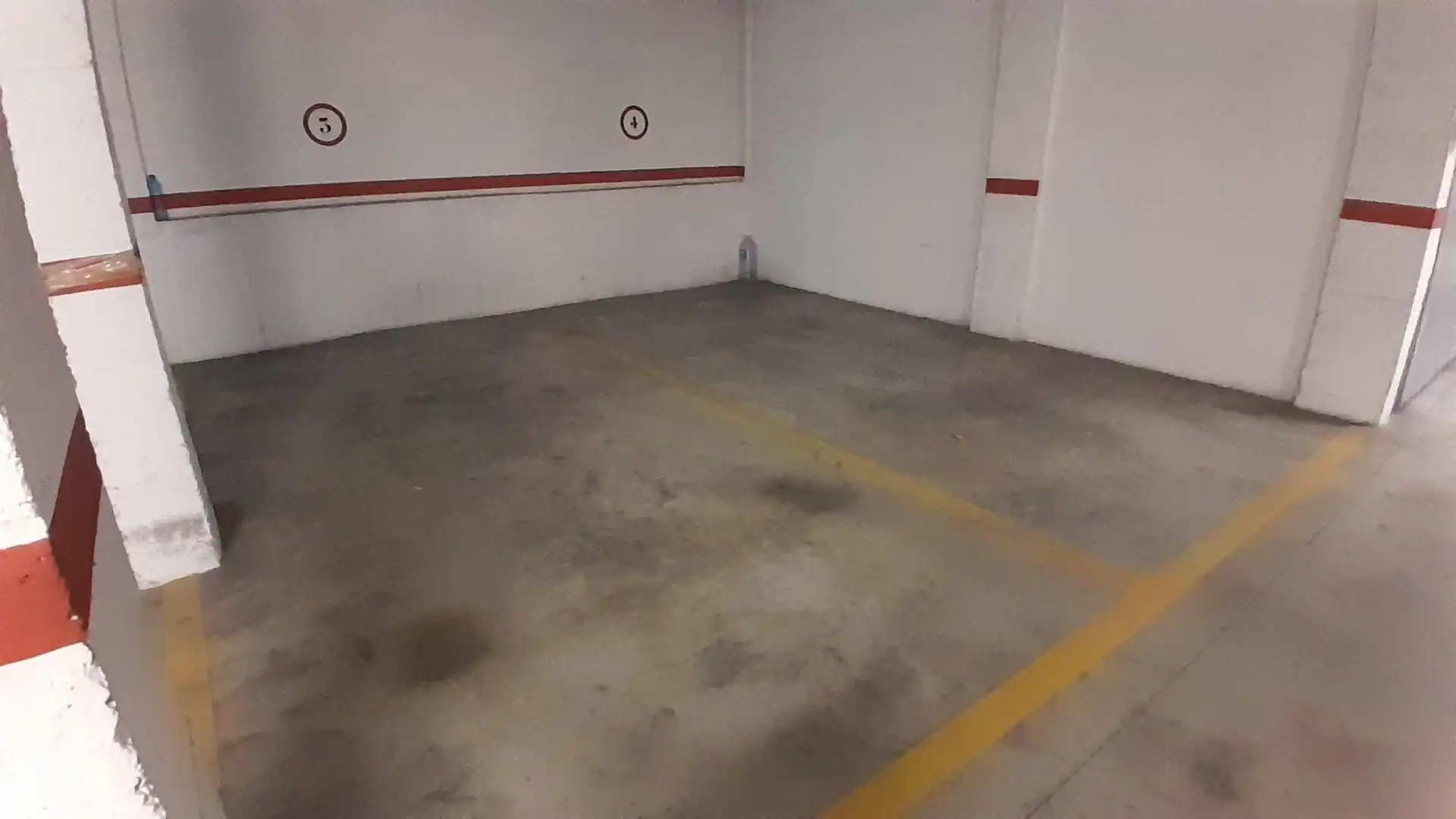 Parkplatz von Einfamilien-Reihenhaus zum Verkauf in Yecla