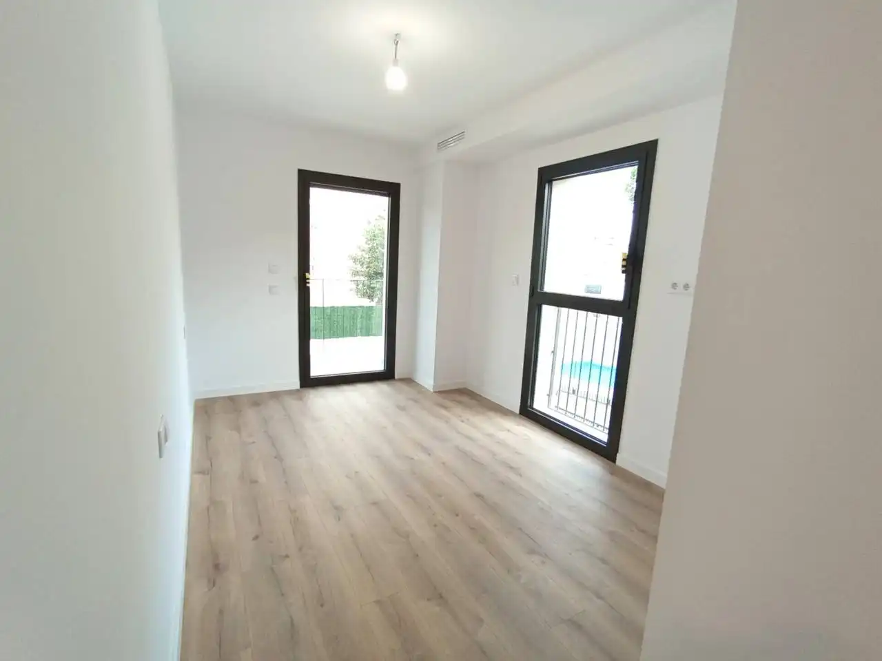 Dormitori de Pis de lloguer en Rubí amb Aire condicionat, Parquet i Terrassa