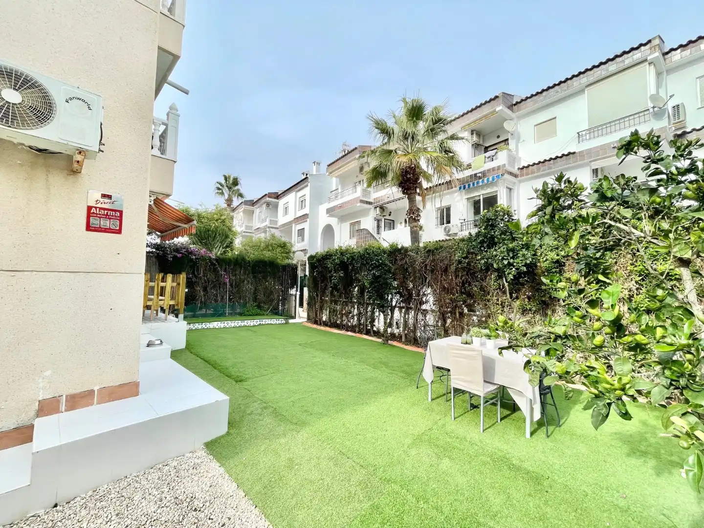 Terrace of Ground floor for rent in Torrevieja  with Air Conditioner, Heating and Private garden