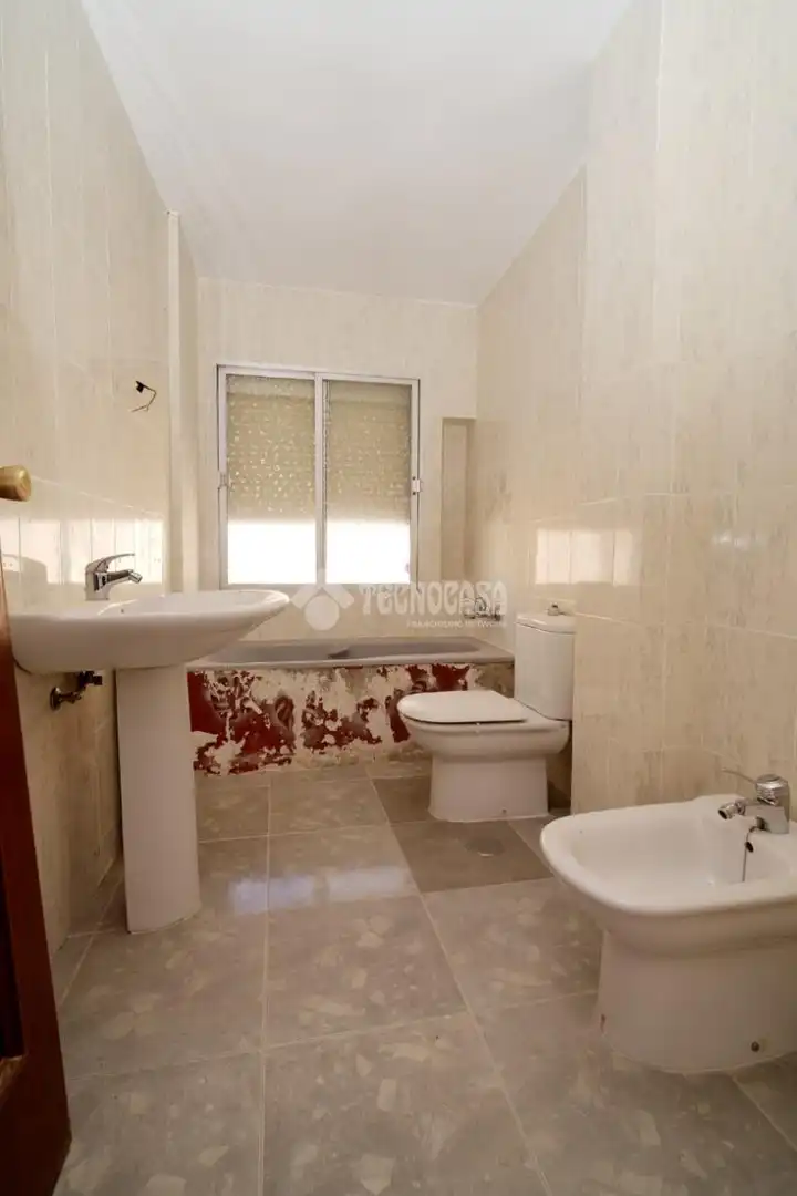 Bathroom of Flat for sale in Linares  with Balcony