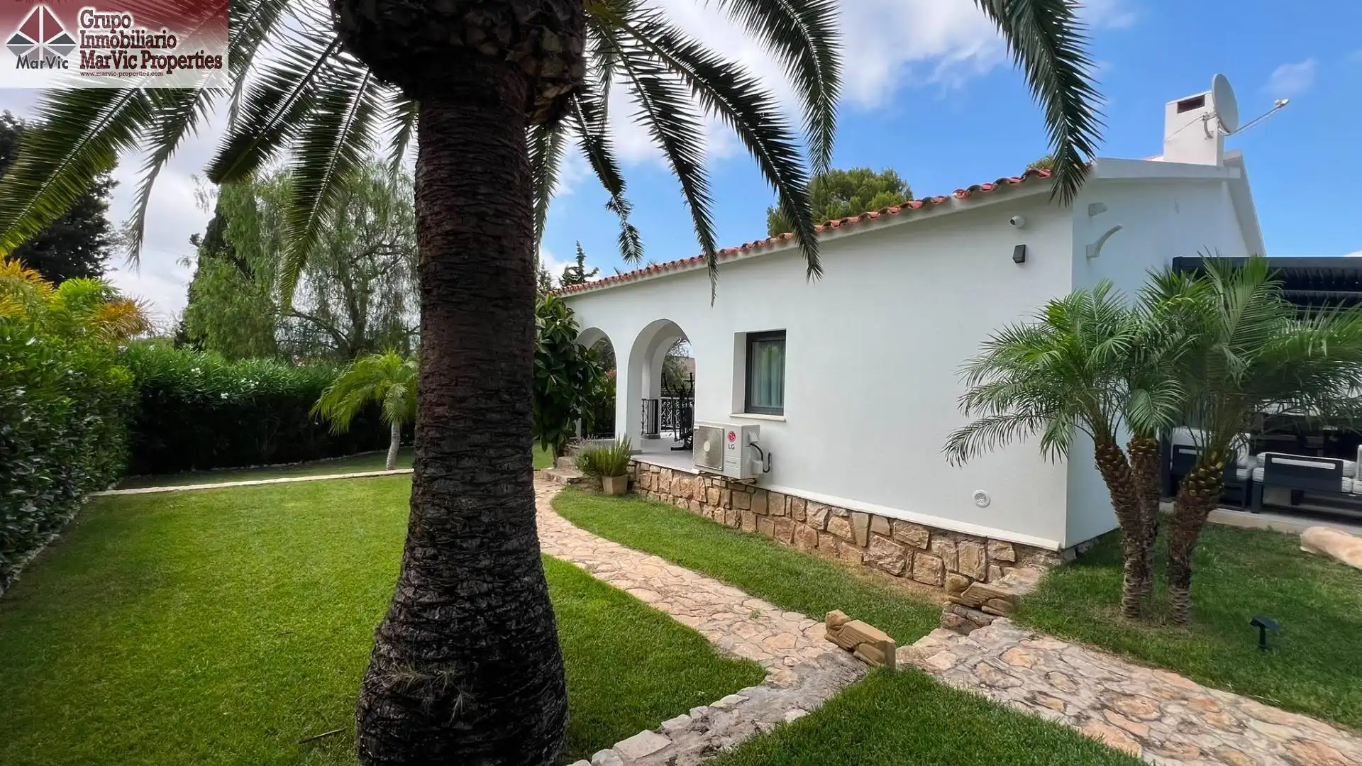 Vista exterior de Casa o chalet en venta en Benidorm con Aire acondicionado, Terraza y Piscina