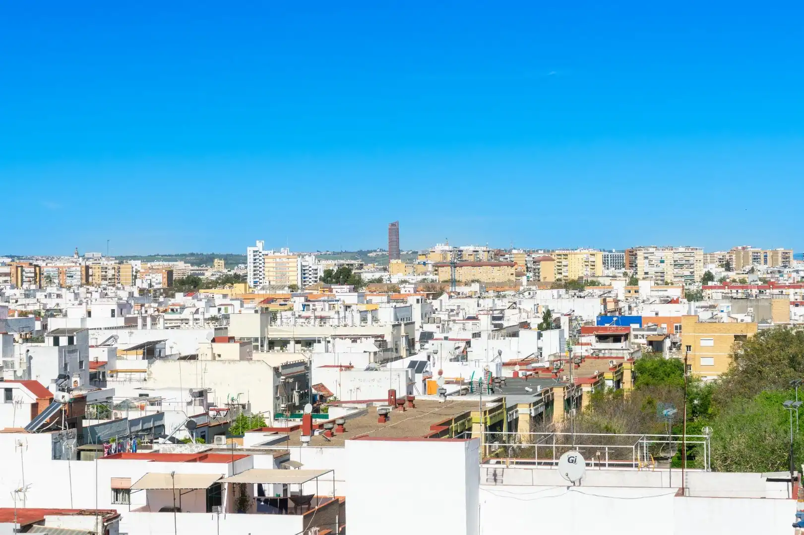 Exterior view of Flat for sale in Sevilla  with Air Conditioner, Furnished and Balcony