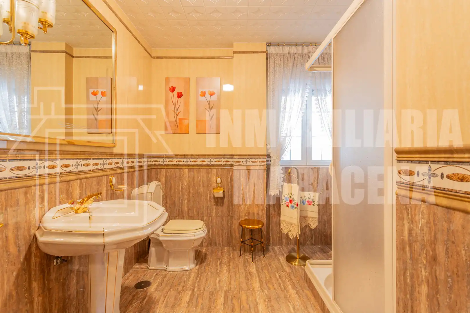 Bathroom of Houses for sale in Granada  with Air Conditioner, Terrace and Oven