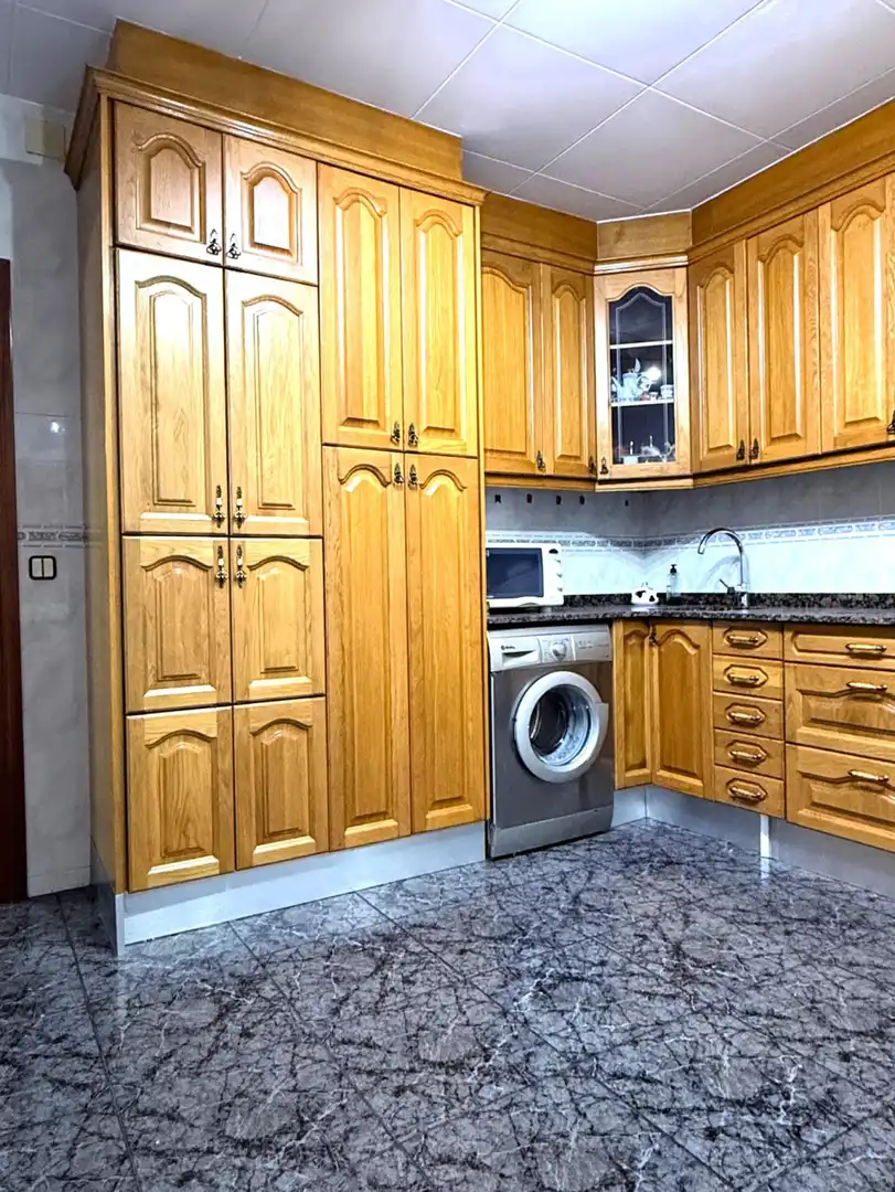 Cocina de Piso en venta en Sant Boi de Llobregat con Aire acondicionado y Balcón