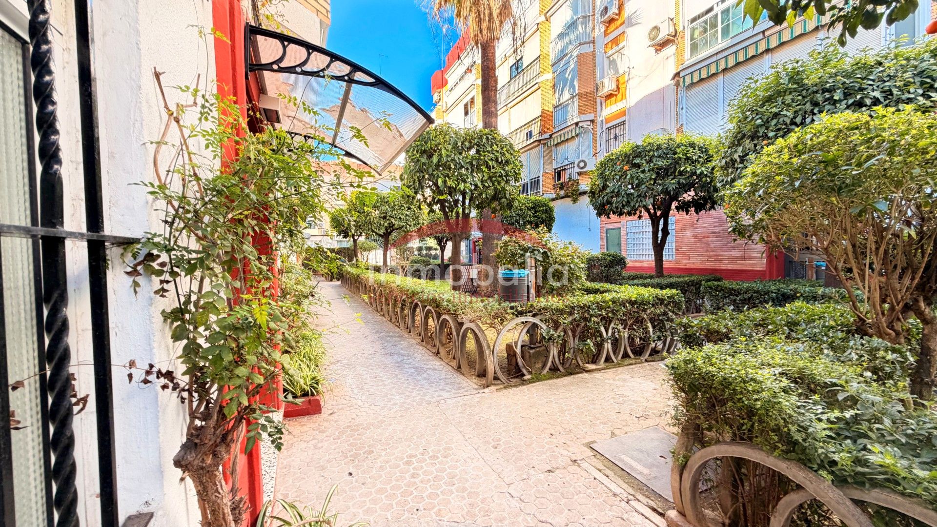 Exterior view of Flat for sale in  Sevilla Capital  with Balcony