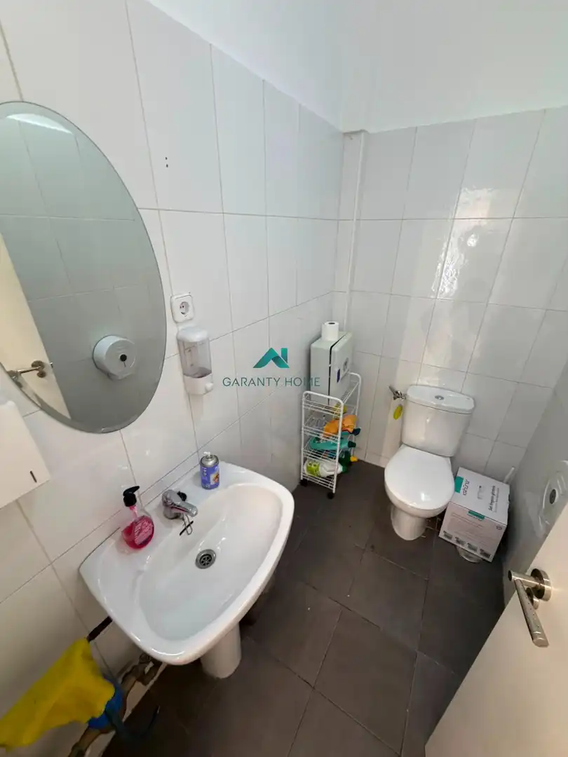 Baño de Local en traspaso en Villaviciosa de Odón con Aire acondicionado y Amueblado