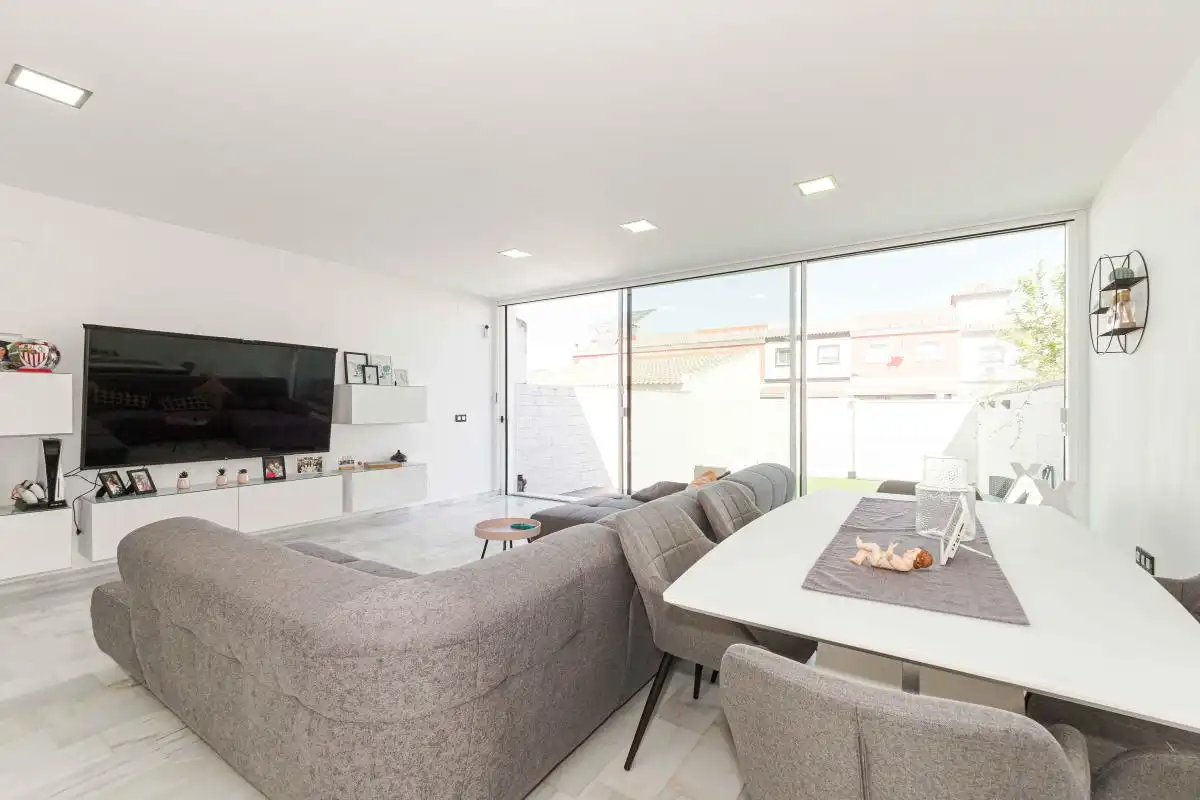 Sala de estar de Casa o chalet en venta en Huévar del Aljarafe con Aire acondicionado, Calefacción y Jardín privado