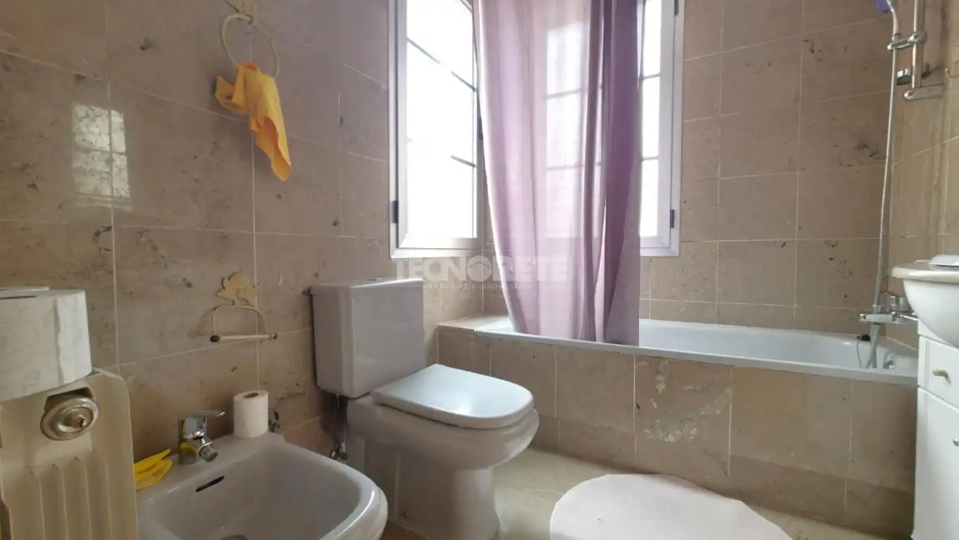 Baño de Casa adosada en venta en Guadalajara con Jardín privado, Parquet y Terraza