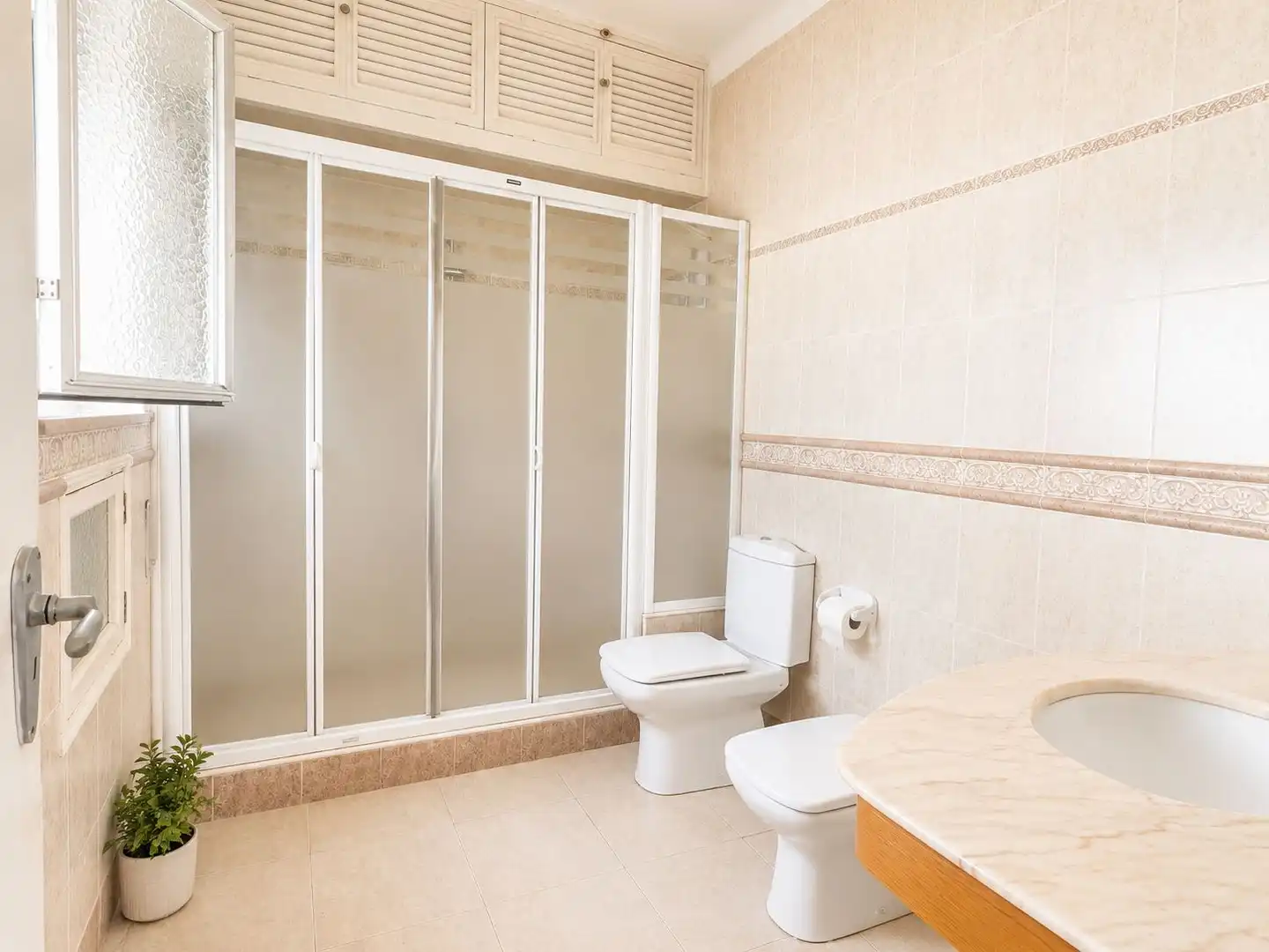 Bany de Casa o xalet en venda en Málaga amb Terrassa, Traster i Piscina