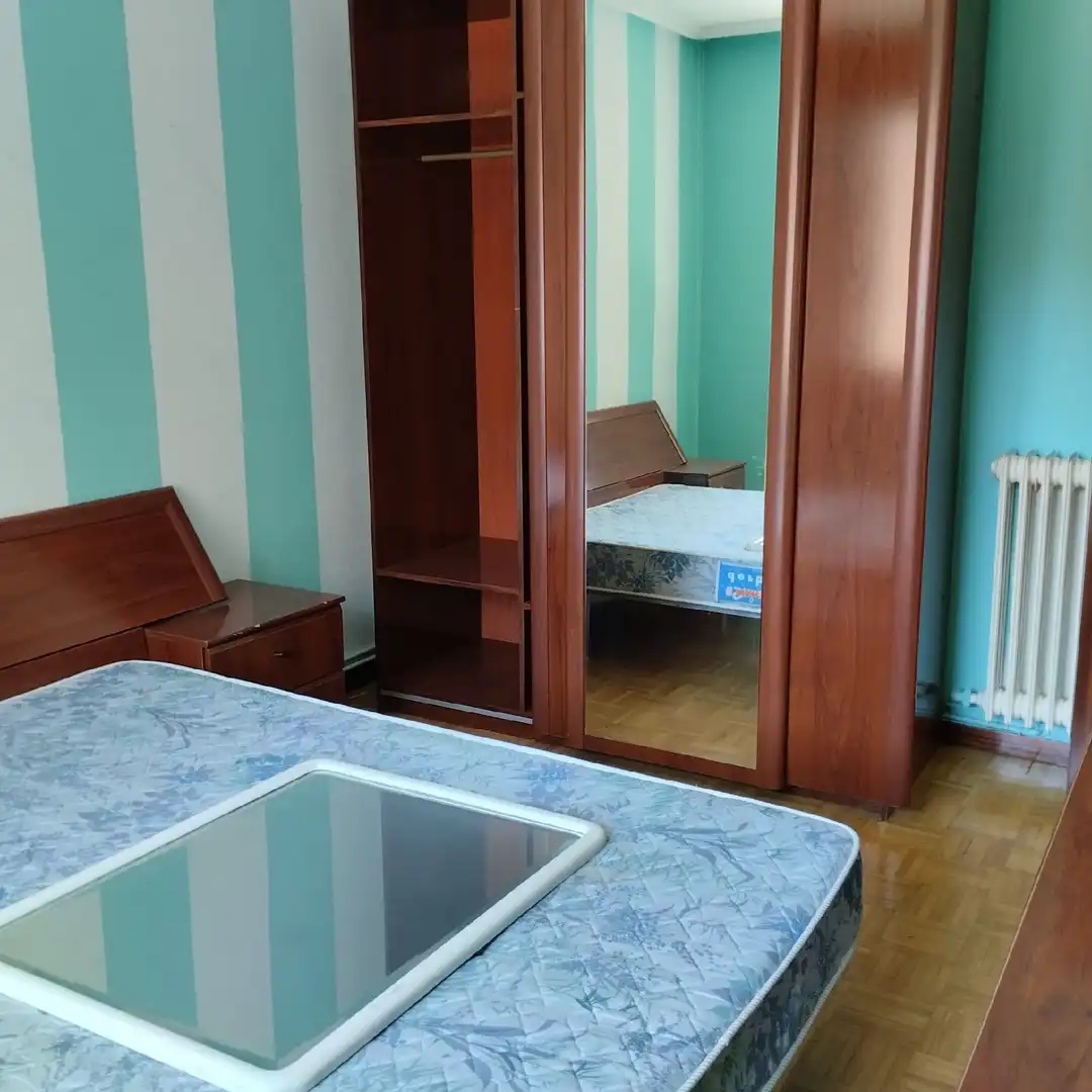 Habitación de Piso en venta en La Bañeza  con Calefacción y Amueblado