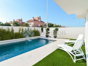 Casa con balcón en venta en Monte y Mar