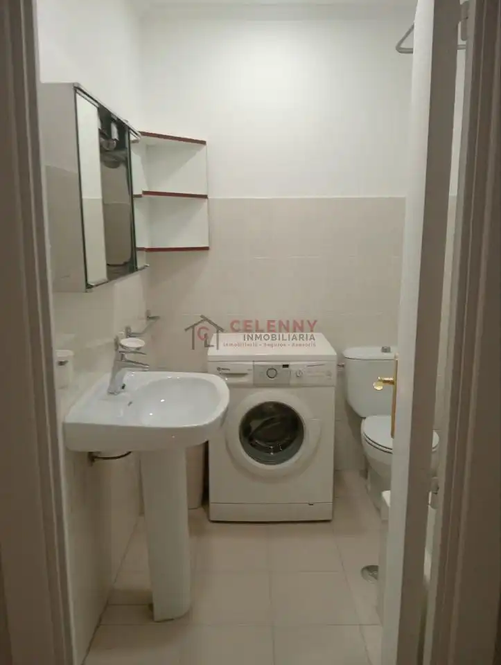 Badezimmer von Einfamilien-Reihenhaus zur Miete in San Cibrao das Viñas mit Heizung und Balkon