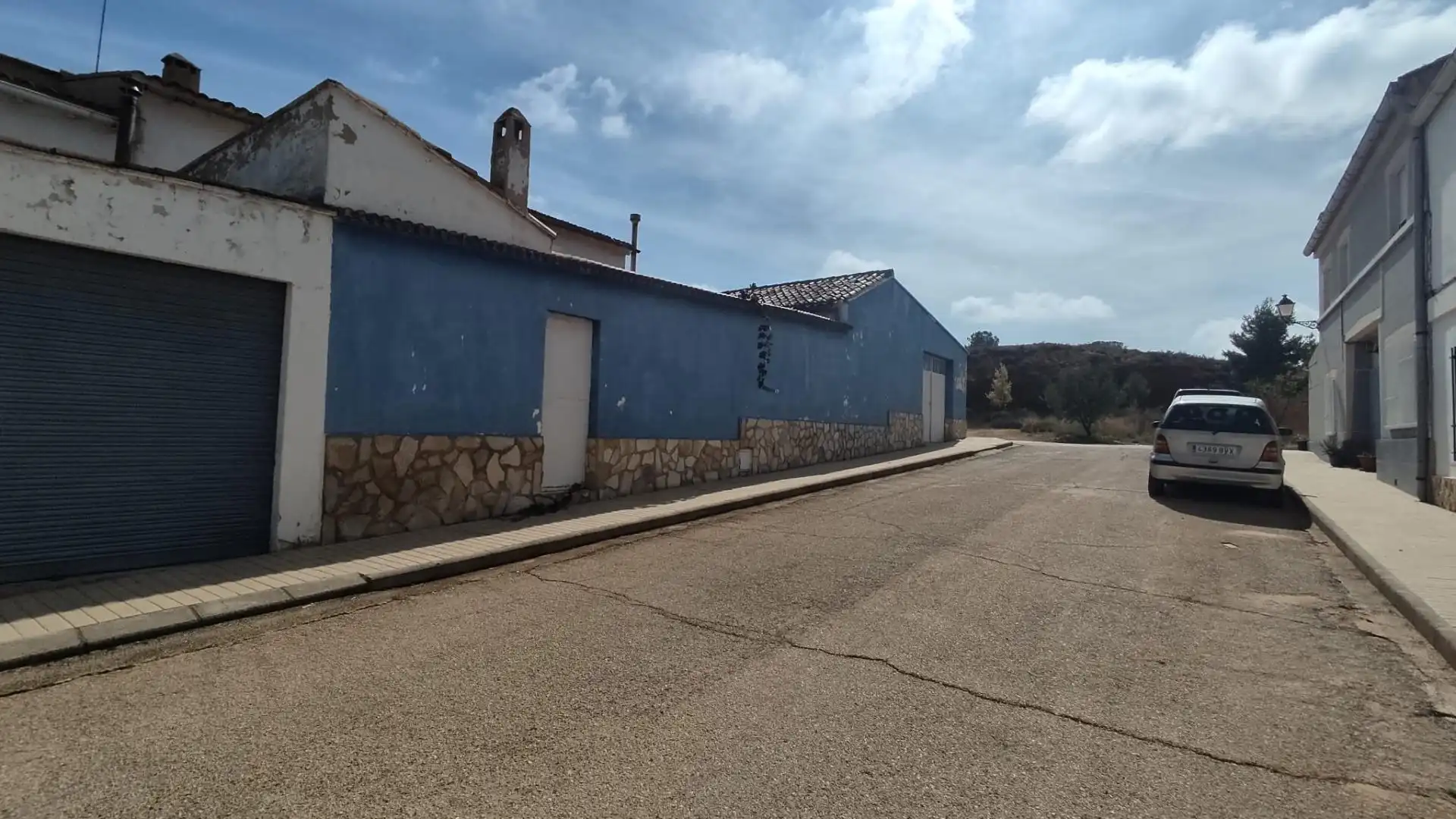 Vista exterior de Casa adosada en venta en Caudete de las Fuentes con Calefacción, Jardín privado y Terraza