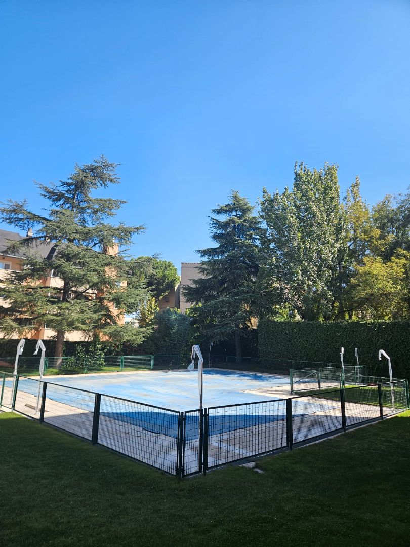 Swimming pool of Flat for sale in Alcobendas  with Heating and Community pool