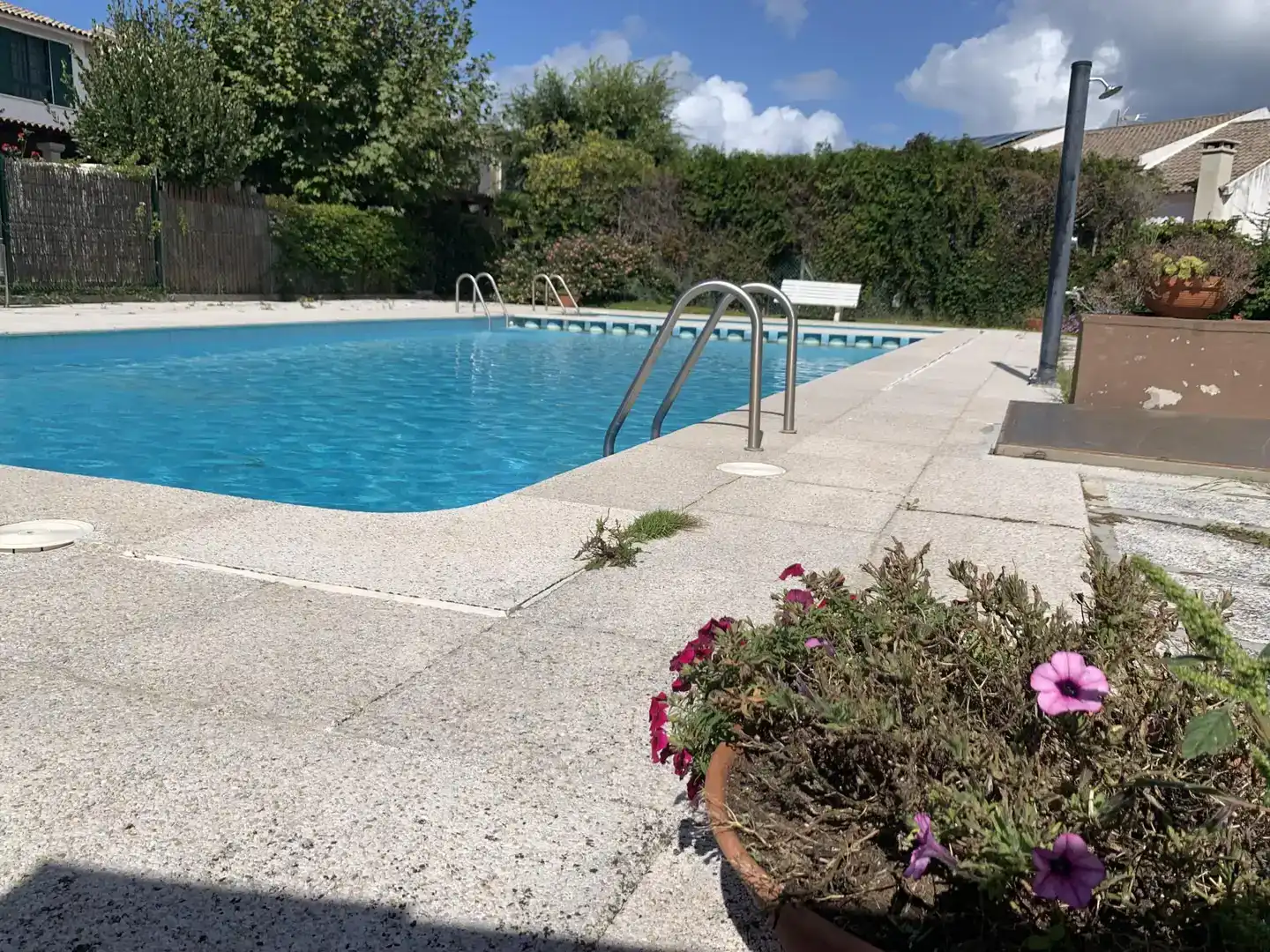 Piscina de Casa o xalet en venda en O Grove   amb Jardí privat, Parquet i Traster