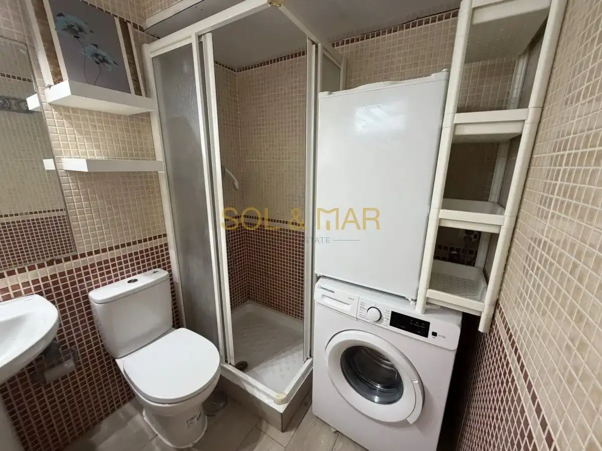 Badezimmer von Wohnung zur Miete in Torremolinos mit Klimaanlage
