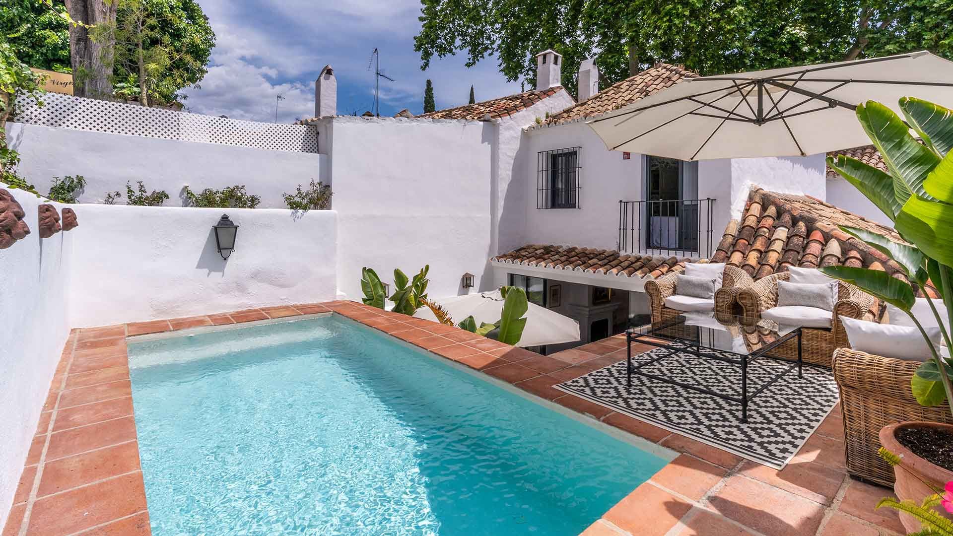 Swimming pool of Single-family semi-detached for sale in Marbella  with Terrace, Swimming Pool and Furnished