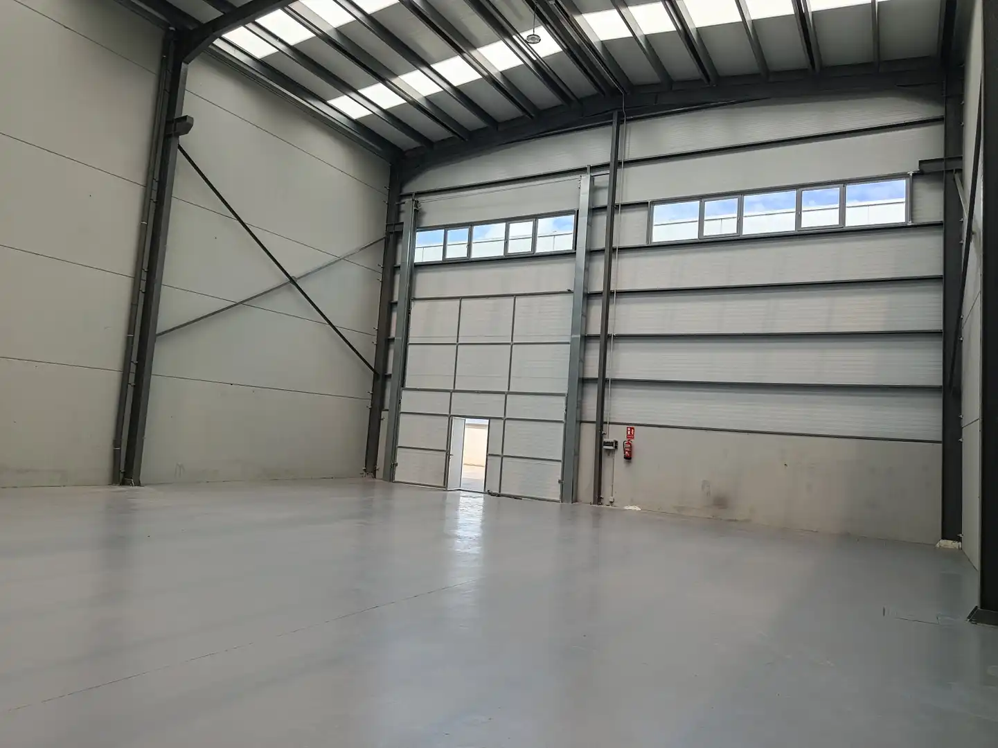 Fabrikhallen zur Miete in Los Corrales de Buelna 