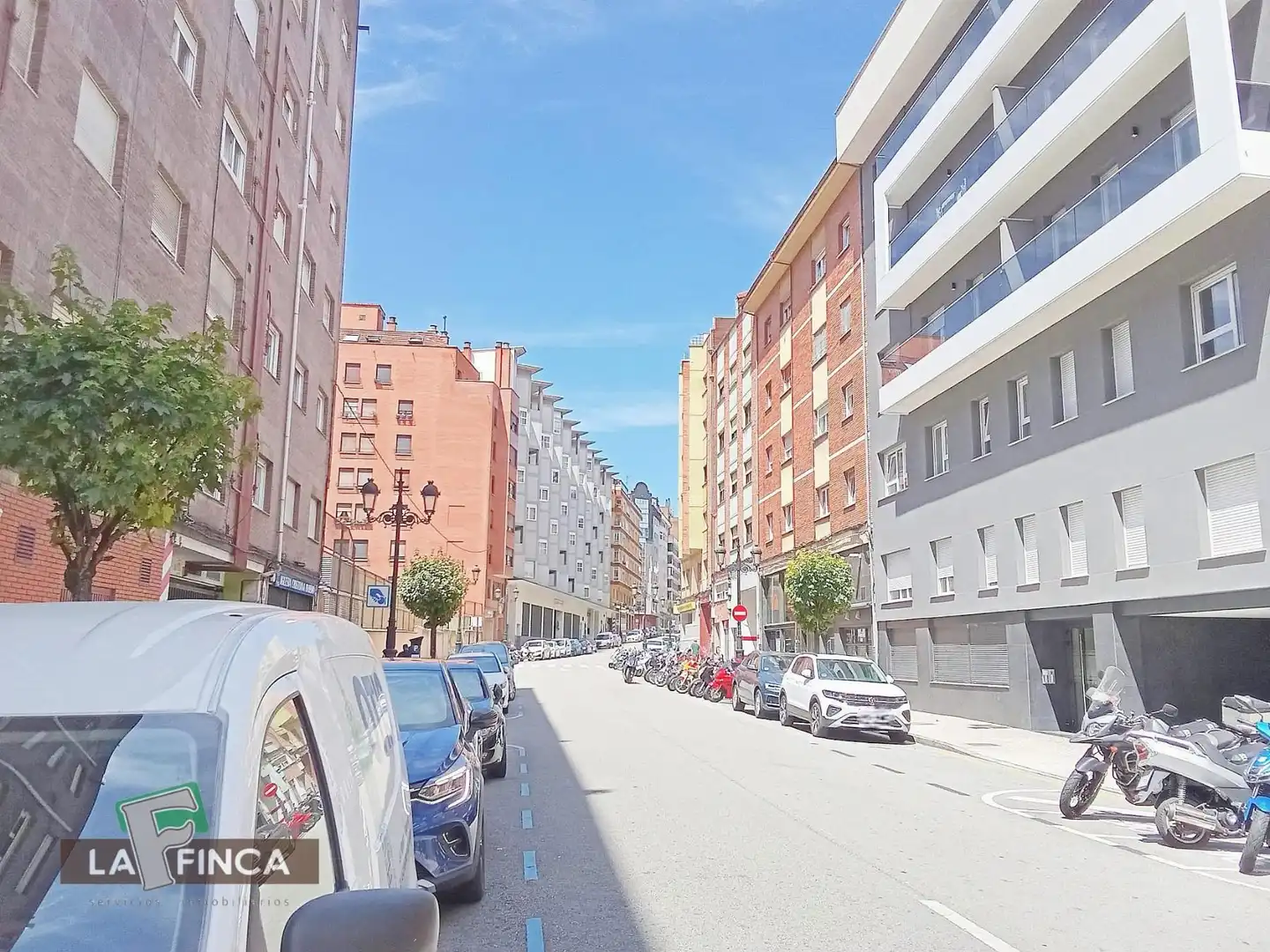 Vista exterior de Piso en venta en Oviedo  con Calefacción y Terraza