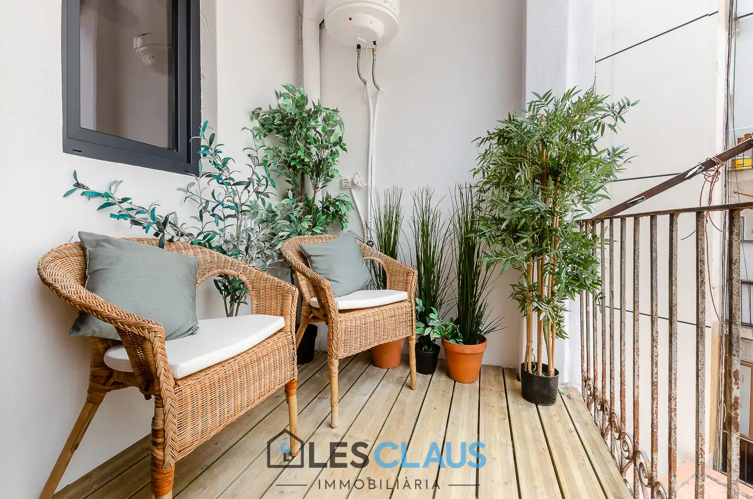 Terrasse von Wohnung zum Verkauf in Barcelona mit Parkett, Ofen und Mikrowelle