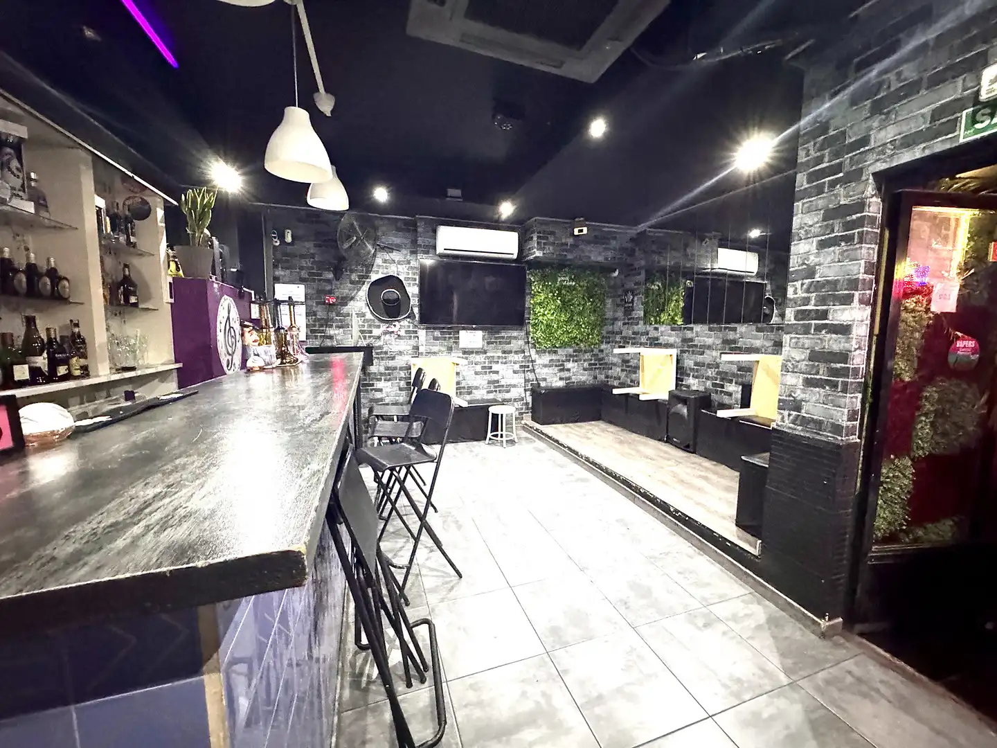 Commercial properties for sale in Madrid  with Air Conditioner, Furnished and Alarm